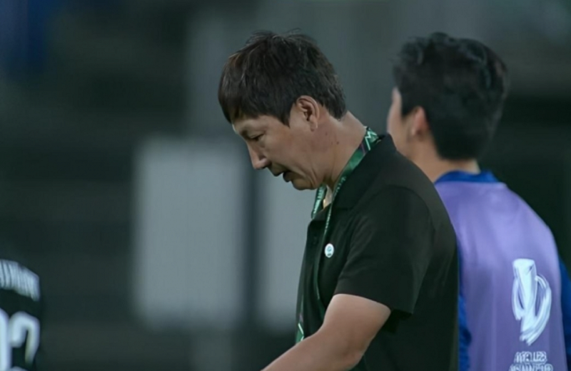 khoanh-khac-lang-im-cua-kim-sang-sik-sau-chien-thang-truoc-que-huong