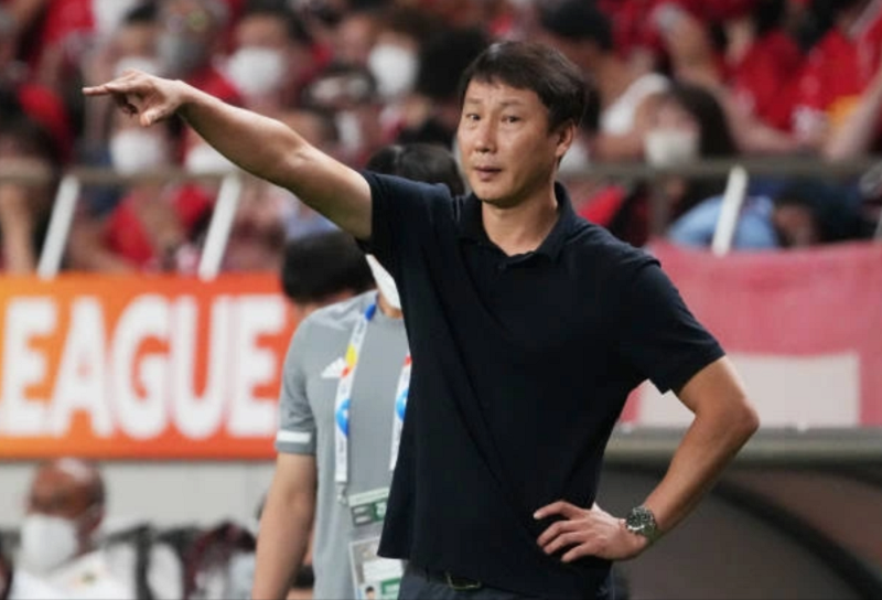 kim-sang-sik-dung-hang-rao-thep-cao-lon-cho-tuyen-viet-nam