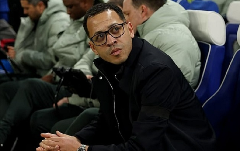 rosenior-can-dua-sanchez-tro-lai