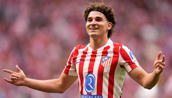 Julian Alvarez ưu tiên Barcelona giữa vòng vây đại gia Anh